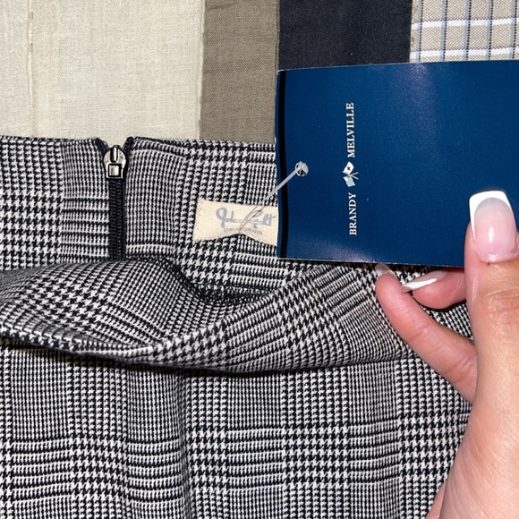 Brandy Melville Plaid Cara Skirt - Picture 4 of 6